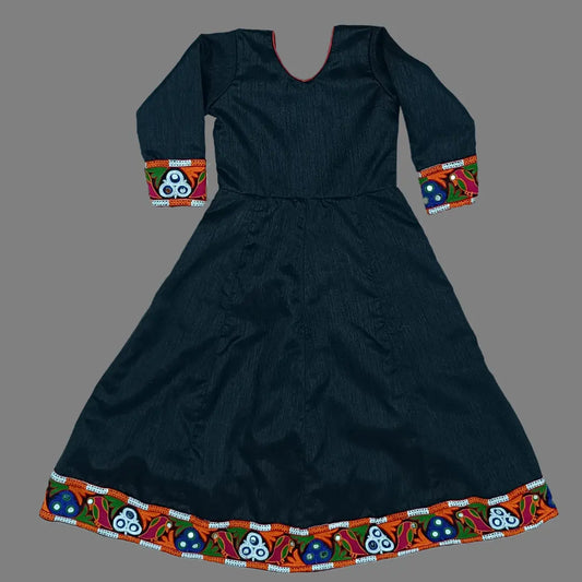 Black Long Gown With Embroidery Lace Work image 0